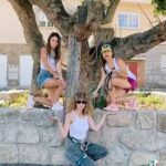 Esther Acebo Instagram - En el posparto (y en la vida, en generaL…) hay que rodearse de PERSONAS MARAViLLOSAS. De esa TRiBU que te levanta, te sostiene o te acompaña, cuando lo anterior no es posible. Yo soy una mujer suertuda. @yosoymamifit y @lara_marin_lopez me acompañan y no puedo sentirme más afortunada. OS QUiERO/OS QUEREMOS 💕