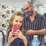 Esther Acebo Instagram - VoLver! Qué emocionante y qué difíciL.. Gracias a quienes Lo han hecho posibLe 💕 @ficcionproducciones #omn @juanacasting @yourocktalent por ayudar a CONCiLiAR, y enorme GRACiAS a mi madre y mi prima, por ‘ACUERPARNOS’ a SoL y a mí 🙏🏼