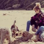 Esther Acebo Instagram - Dudar, viajar, cuidar, reír, llorar, creer, crecer, aceptar, trabajar, parar, volver a viajar, a cuidar, a reír, a llorar. Aprender. Gracias 2023 💕