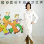 Esther Liu Instagram - 第14屆感動久久全國校園短片徵選 謝謝公視以及華碩文教基金會 讓我可以加入評審的行列 評審最有趣的就是可以短時間看到許多作品 這次最驚喜的是 每個參賽者都好年輕也都很會說故事 影像是迷人的 期待我們在未來 可以一起來當說故事的人 開心與人稱 #帝后製造機 的評審們一起🫶🏻期待再相聚 感謝團隊 Makeup: @dora_lin_siyun Hairstyle: @lounes_chen Stylish: @charliebubblecat 👗： @sandroparis #對我真的回來了 #最近還有很多活動跟大家見面喔