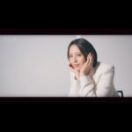 Esther Liu Instagram - #ELLE封面大人物 ELLE Wedding #劉品言 聊愛情和對的人「我始終相信，人生裡一定會遇到那個對的人。哪怕是兜兜轉轉好大一圈，但只要是對的人，最後你們終究會相遇，一定會有所連結的。就算在錯的時間相遇分離，但只要他是對的人，彼此還是會在一起。不知道為什麼，我就是有這種感覺，我的姊妹們也是這麼告訴我的。」 @esther88 @iprimo_taiwan 👉🏻追蹤 @elletaiwan 看完整專訪 EDITOR IN CHIEF_KAYT HSUEH PROJECT MANAGEMENT_DOMINIQUE CHIANG PHOTOGRAPH_WESLIE WEI ART DIRECTION_SANDY YANG STYLING_KATHY HSU, WAWA CHANG MAKE UP_麵麵 HAIR_NELSON@ZOOMHAIRSTYLING TEXT_DOMINIQUE CHIANG #elletaiwan #elle娛樂圈 #ellewedding #IPRIMO #鑽戒 #日系婚戒 #愛情