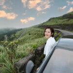 Esther Liu Instagram - 連假來個說走就走的旅行吧 讓一路的各種新鮮 創造不同的生命體驗 Cayenne 給我的安全感 讓我能恣意的追求自由 同時也成為獨處的庇所 不用言語 也能懂我跟上我的節奏 怎麼跟挑對象好像？😂 #要罩我也要懂我 那一天好好玩 連結➡️ https://www.facebook.com/elle.tw/posts/713125117524970 我想最終的最終 我們最想到達的 就是舒適與自由 Thanks for everything❤️ @porschetaiwan & @elletaiwan &共馳新境友 @karenhu1984 ❤️🫶🏻
