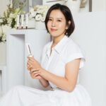 Esther Liu Instagram - 感謝厚愛啦～ 在鑽石霜還沒有正式上市前 就已經讓我帶著趴趴走了 經 #業界知名過敏兒 我本人🙋‍♀️試用認證 有善保護過敏肌膚沒有刺激性 防曬效果極佳不油膩 手殘人也能輕鬆擁有自然光澤 智能校正因子能像鑽石一樣多焦變色 感謝邀請讓我可以成為品牌好友 這一天跟大家玩的很開心🫶🏻 #頂超生技 #IG水晶高光鑽石霜 #一點二推三提亮 #妝養合一 #輕便攜帶 #網美肌膚 商品連結https://lihico.com/FqPDt Thank you Makeup: @karenchang_makeup Hairstyle: @fluxreel_queena Stylish: @orangekai @limitsy3n 👗: @alexandermcqueen 👠: @manoloblahnik 💎: @tiffanyandco 📷: @hellohenryboy