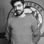 Etienne Bobenrieth Instagram - Retratos de nuestro querido #pobrenovio el gran actor @etiennebob para el especial de @reyesdeldrama de la obra de teatro “La Banca”, dirigida por @claudioarredondo . . . . . . #chileactores #teatro #chile #reyesdeldrama #portrair #photography #teatromori Centro Mori Vitacura