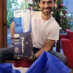 Etienne Bobenrieth Instagram - Philips me mandó dos increíbles regalos de navidad : Una afeitadora Series 9000 con tecnología Skin IQ que cuida la piel , y un cepillo de dientes eléctrico 6100 protective clean. Quieren conocer sus atributos? Ya que no se me cayeron, vean mis próximas historias y/o métanse a la página !!! @philips_chile #navidadphilips