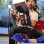 Etienne Bobenrieth Instagram - Philips me mandó dos increíbles regalos de navidad : Una afeitadora Series 9000 con tecnología Skin IQ que cuida la piel , y un cepillo de dientes eléctrico 6100 protective clean. Quieren conocer sus atributos? Ya que no se me cayeron, vean mis próximas historias y/o métanse a la página !!! @philips_chile #navidadphilips