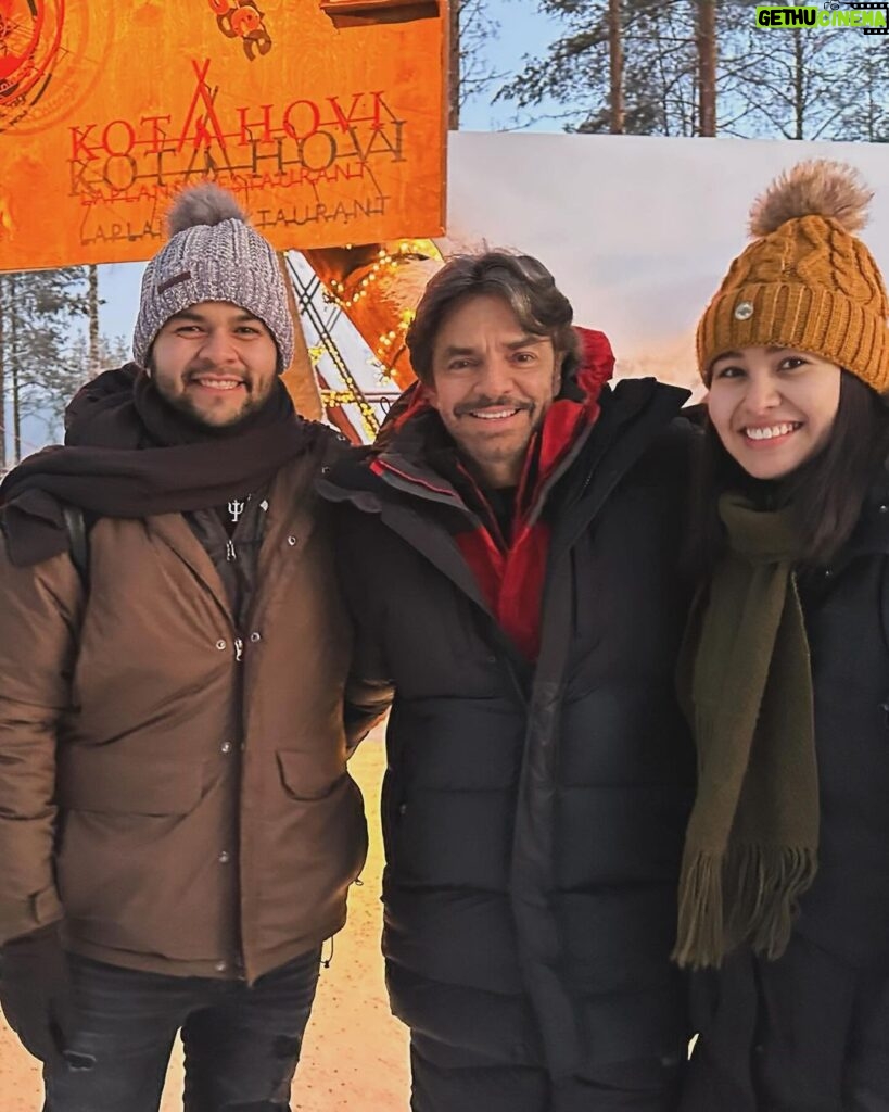 Eugenio Derbez Instagram - Photo Dump #deviajeconlosderbez #finland #tallin PD. A los mexicanos que me encontré en el Polo Norte y me pidieron una foto… aquí se las dejo 🙌🏻