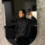 Eva Marisol Gutowski Instagram - Vibe check ❄️ The guy in the last slide is who i aim to be in 40 more years… also just realized he’s dressed exactly like this emoji? 🏂😭🥂
