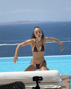 Eva Marisol Gutowski Instagram - 2023- What a YEAR. The first year living with diagnosed ADHD and OCD. It’s not a big deal living with those things, but i did learn that I was holding myself back MUCH more than I’d realized. Trying to solve all my problems neurotypically led me to constantly being disappointed in myself. Anyways fuck that shit. I approached this entire year with giving myself grace, going with the flow, knowing who i am and trying things in a totally new way. This was the best year of my life since like 2019 😂 I can’t wait to see what 2024 has to offer for everyone, i feel like the vibes are really good. My only piece of advice is PRIORITIZE YOUR MENTAL HEALTH. I don’t care if you have a billion dollars, a million followers or 100 friends- nothing matters if you’re not fulfilled on the inside. ❤️