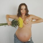 Evaluna Montaner Instagram - Que empiece el debate…niña o niño? 🌜⚡️