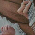 Evaluna Montaner Instagram - Índigo nació. Dios estuvo presente en cada segundo del parto en nuestro hogar. Es una niña feliz y curiosa. Evaluna es la mujer más fuerte, virtuosa, y valiente que ha pisado este planeta. Todo mi respeto, mi servicio y mi entrega a la reina de esta casa! Gracias por todos sus mensajes, sus oraciones y los borbotones de amor y luz que han enviado hasta acá!! Creció La Tribu ⛺️🔥☁️ (Soltando el teléfono otra vez para hacer otra siesta los 3)
