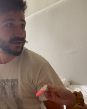 Evaluna Montaner Instagram - Y ahora todo huele y sabe mejor…
VAMOS A SER PAPÁS! 
No veíamos la hora de compartir con ustedes la noticia más hermosa que hemos recibido. Dios nos escogió para ser los papás de Índigo y nos sentimos muy afortunados de verlx llegar y florecer! Los amamos y gracias por acompañarnos en cada paso siempre. 💙💙💙 La Tribu está creciendo!! 
Camilo, Evaluna e Índigo.