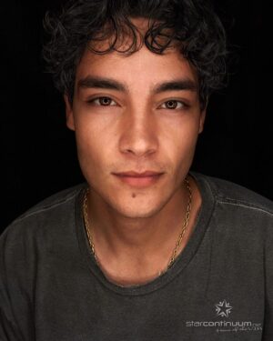 Evan Evagora Instagram - I had just flown around the world. New York, Hawaii, Australia and then finally to Bonn! Thankful @rafael_cantero @starcontinuum were able to take such a sick pic!