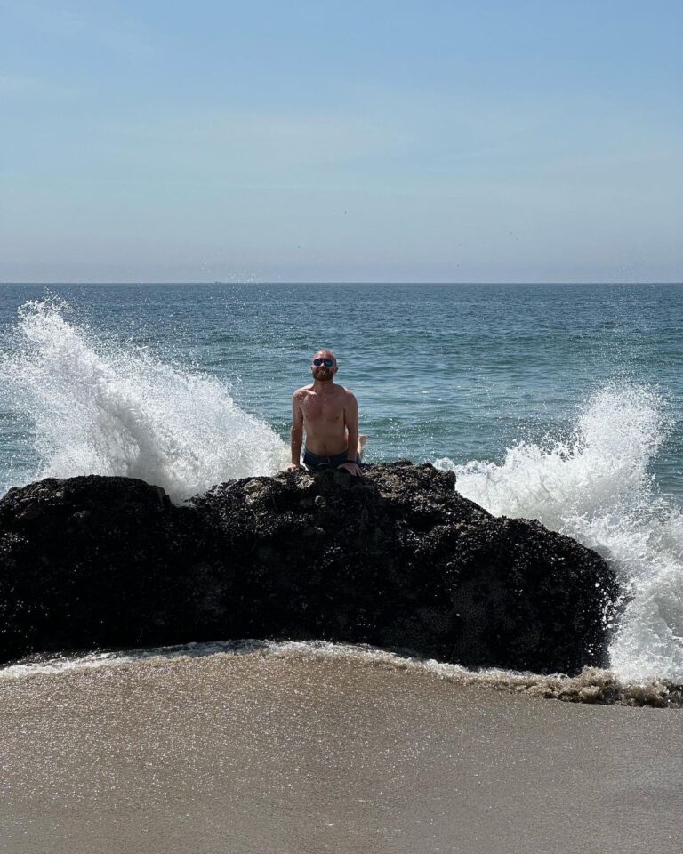 Evan Thomas Instagram - A beach Easter weekend? I’ll take it! Keith finally living that Ariel life. 🧜‍♀️ #itsmerman #merman #mermanlife #la #socal #malibu #barbie #bargainblock Malibu, California