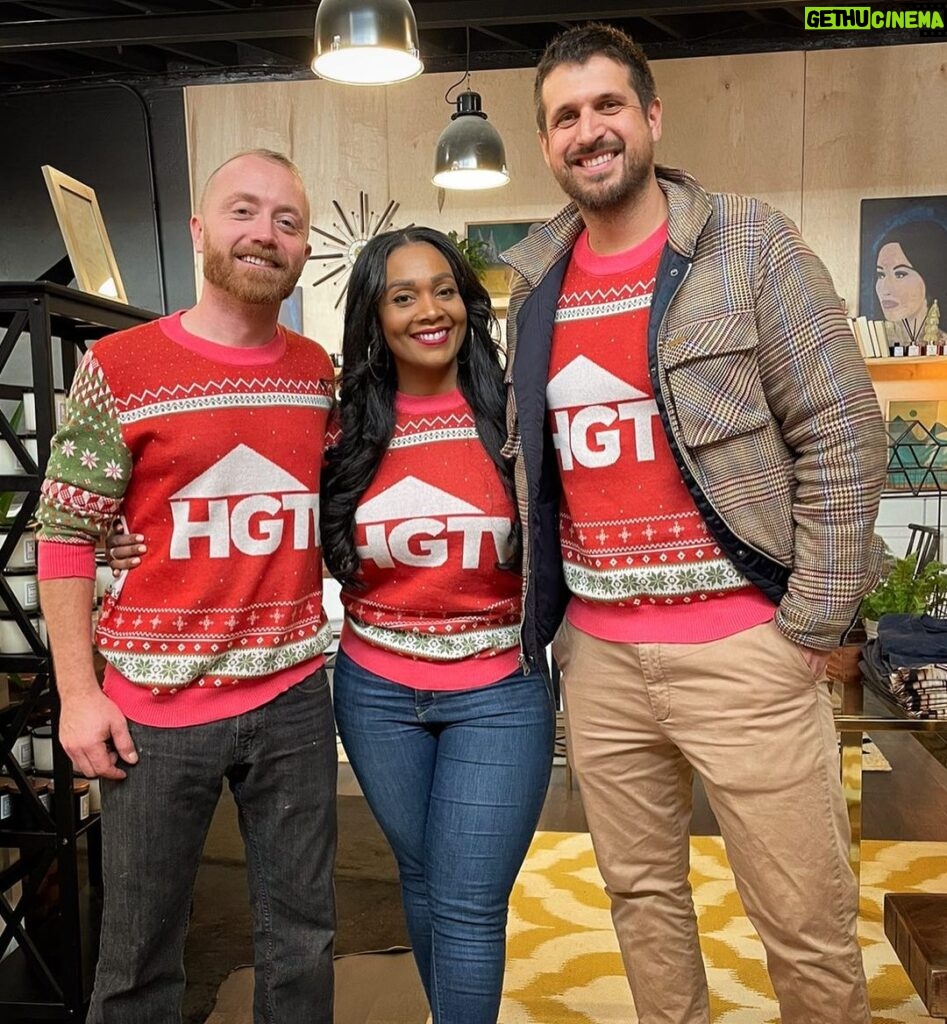 Evan Thomas Instagram - It’s been the best day!!! Happy Thanksgiving everyone! Let the Christmas season begin!! And THANKS @HGTV FOR THE AMAZING SWEATERS LOL #blackfriday #hgtv #cheer #bemerryaf Detroit, Michigan