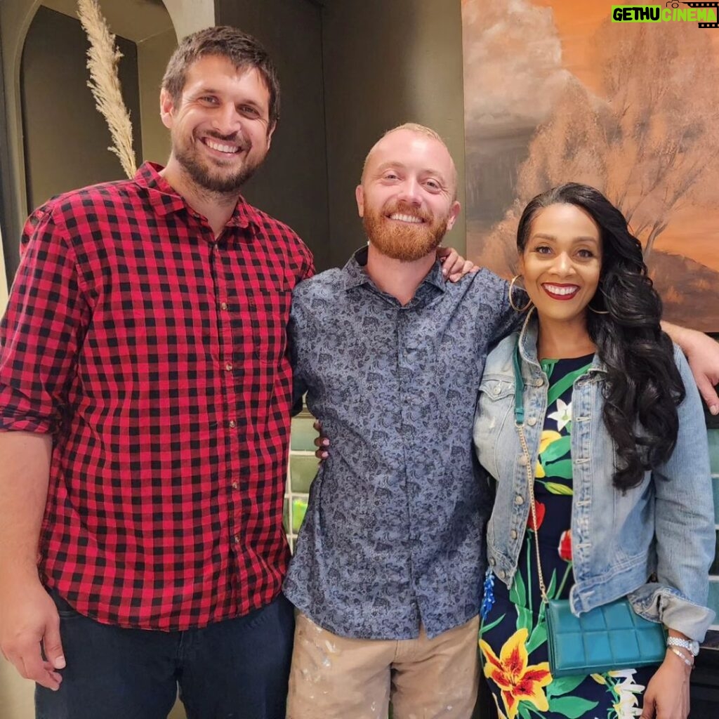 Evan Thomas Instagram - SWIPE--->>> It's @BargainBlock Wednesday, y'all! I'm so proud of the guys! Tune in tonight to see them create their very own dream home ❤️ . 📸: @amoselkins . . . #Happy #new #HGTV #Friends #mustSeeTV #family #love #Detroit #Realtor #homerenovation #Art #TV #HomeDesign #series #photography #Show #RealEstate #fun #beautiful #funny #boymom #renovation #beforeandafter #BargainBlock #bffs #happiness Detroit, Michigan, U.S.A.
