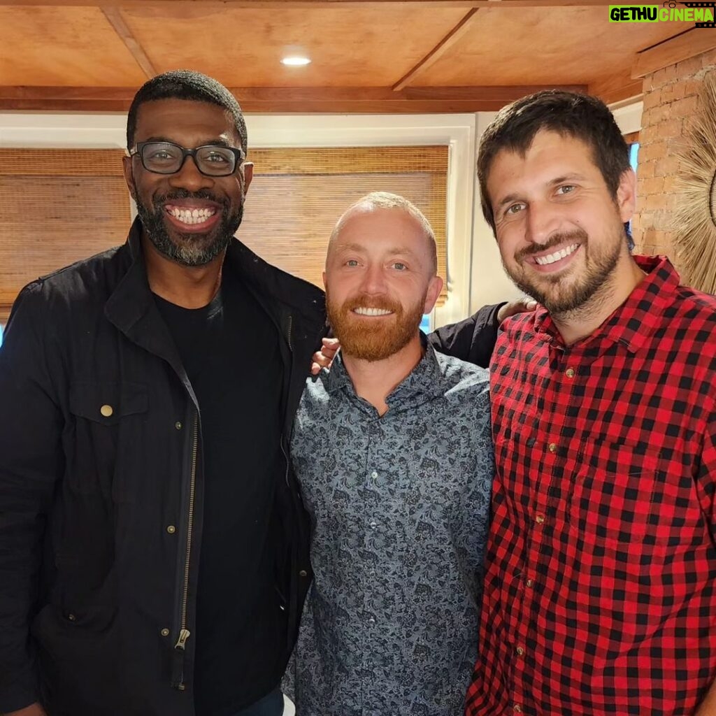 Evan Thomas Instagram - SWIPE--->>> It's @BargainBlock Wednesday, y'all! I'm so proud of the guys! Tune in tonight to see them create their very own dream home ❤️ . 📸: @amoselkins . . . #Happy #new #HGTV #Friends #mustSeeTV #family #love #Detroit #Realtor #homerenovation #Art #TV #HomeDesign #series #photography #Show #RealEstate #fun #beautiful #funny #boymom #renovation #beforeandafter #BargainBlock #bffs #happiness Detroit, Michigan, U.S.A.