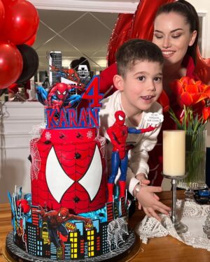 Fahriye Evcen Instagram - 4 yaşın kutlu olsun kalbim ♥️👑😌
@karanozcivit  #13.04.2023