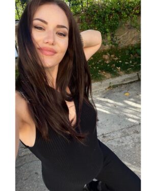 Fahriye Evcen Instagram - 🖤💫