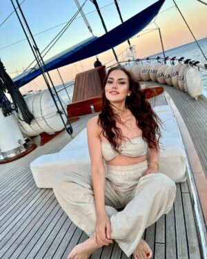 Fahriye Evcen Instagram - Ahoy! 🙋🏻‍♀️