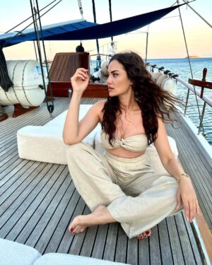 Fahriye Evcen Instagram - Ahoy! 🙋🏻‍♀️