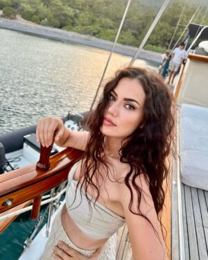 Fahriye Evcen Instagram - Ahoy! 🙋🏻‍♀️
