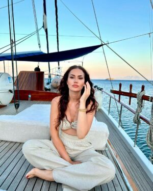 Fahriye Evcen Instagram - Ahoy! 🙋🏻‍♀️