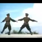 Fainal Instagram - “Katyusha Kazachok” Está canción me llena mucho el alma y a la vez me conmueve , es un romance ruso escrito por el compositor Matvey Blanter, donde relata la incertidumbre de una esposa rusa de un soldado en la guerra en 1938 en el tiempo de la segunda guerra mundial, a raíz de su creación se volvió himno en Rusia y unos años más tarde en el mundo, además adoptó un baile de polka tradicional en ese país llamado “KAZACHOK” pero su verdadera intención era contar esa incertidumbre de la guerra, ese anhelo de paz desde la visión del pueblo una canción que tiene de todo, frustración, temor y júbilo todos los sentimientos que algo cómo la guerra puede traer, aunque es una canción de amor escrita desde el sufrimiento y el anhelo de paz tiene mucha controversia porque pasados los años a los rockets 🚀 y los tanques en el ejército rojo los Llamaron cómo la canción “katyushas” Tratamos de respetar la visión del autor y de la obra desde nuestro sonido pero es completamente un roller coaster 🎢 de sentimientos una simple melodía iconica que todas nuestras generaciones atrás recuerda. Gracias a mi suegro @albeiroagudelog por contarme de esta canción 🙏🫶 me decía: mi papá la tocaba en su lira 🪕asi incluimos el instrumento “lira” (bandola) European mandolin del abuelo de Sara, un instrumento que reconstruimos y que tiene más de 60 años. Y además pudimos hacer parte a nuestro querido cornetto en la producción (✱‿✱) si tienen tiempo escúchenla porque es una película. que linda que es la música 🎶🫶