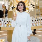Febby Rastanty Instagram - Celebrating the holiday season with the timeless J’adore by Dior 🤍 Stop by the pop up store at La Moda, Plaza Indonesia and immerse yourself in the enchantment of Les Tuileries Royal Garden, Carousel of Dreams only until 17 Dec 2023 🎠💫 Explore Dior’s exclusive festive gifts, available at all Dior Beauty Boutiques, Counters, Plaza Indonesia Podium, and online at www.dior.com/en_id/beauty ✨