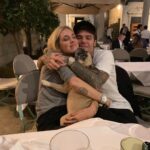 Fedez Instagram – Sei stata parte della nostra famiglia e forse qualcosa di più. 
Inconsapevolmente sei stata il motivo per cui io e la mamma ci siamo conosciuti, “il cane di Chiara Ferragni ha il papillon di Vuitton” e così quasi per gioco sei sempre stata al nostro fianco in questi 7 anni.
Eri con noi quando è nato Leo, eri con noi quando è nata Vittoria. Tu eri noi.
Il nostro ultimo abbraccio alla nostra prima bimba.
Ciao Mati, ci manchi già ❤️