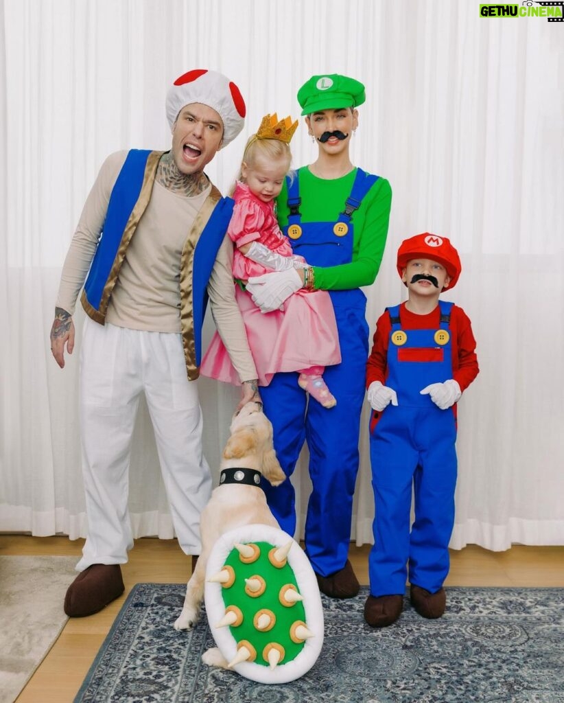 Fedez Instagram - Super Mario family 🍄