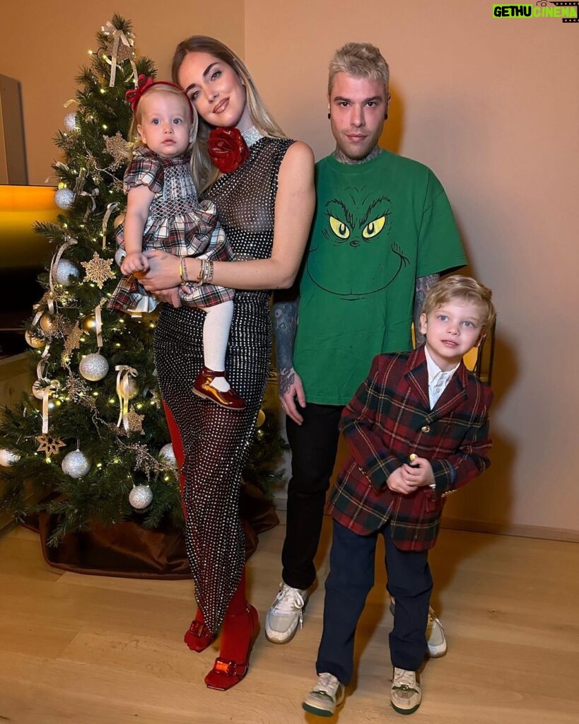 Fedez Instagram - Merry Christmas from our family to yours.. Our 7th Christmas as The Ferragnez 🥹 Seiser Alm / Alpe di Siusi