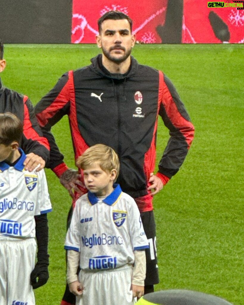 Fedez Instagram - Lello in campo a San Siro e la Vitto presa male 🏟️ Milano Stadio San Siro