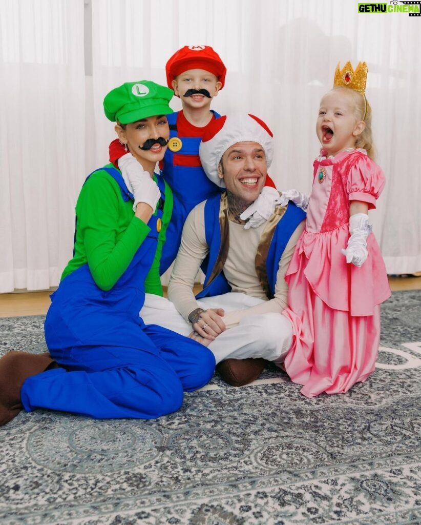 Fedez Instagram - Super Mario family 🍄