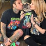 Fedez Instagram – Sei stata parte della nostra famiglia e forse qualcosa di più. 
Inconsapevolmente sei stata il motivo per cui io e la mamma ci siamo conosciuti, “il cane di Chiara Ferragni ha il papillon di Vuitton” e così quasi per gioco sei sempre stata al nostro fianco in questi 7 anni.
Eri con noi quando è nato Leo, eri con noi quando è nata Vittoria. Tu eri noi.
Il nostro ultimo abbraccio alla nostra prima bimba.
Ciao Mati, ci manchi già ❤️