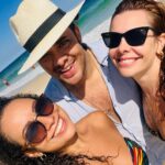 Fernanda Souza Instagram - Eu a @arethaoliveiraoficial tamo com #TBT pra uns 3 anos… Lembranças de uma lindo dia de praia com ela e @xa.real !!! ☀️🌊⛱️ Ps. Nas últimas foto tô usando um trem que comprei na Decathlon!!! que é a melhor coisa do mundo no meu pós praia! 3 amigos já me pediram de presente! Eh mto gostoso de usar! Ps2. Isso não eh publi. Respeita minhas história com a Decathlon que foi criada na pandemia. Até barraca de camping eu comprei. E só acampei uma vez. Vacilo.