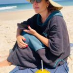 Fernanda Souza Instagram - Eu a @arethaoliveiraoficial tamo com #TBT pra uns 3 anos… Lembranças de uma lindo dia de praia com ela e @xa.real !!! ☀️🌊⛱️ Ps. Nas últimas foto tô usando um trem que comprei na Decathlon!!! que é a melhor coisa do mundo no meu pós praia! 3 amigos já me pediram de presente! Eh mto gostoso de usar! Ps2. Isso não eh publi. Respeita minhas história com a Decathlon que foi criada na pandemia. Até barraca de camping eu comprei. E só acampei uma vez. Vacilo.