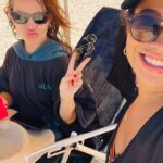 Fernanda Souza Instagram - Eu a @arethaoliveiraoficial tamo com #TBT pra uns 3 anos… Lembranças de uma lindo dia de praia com ela e @xa.real !!! ☀️🌊⛱️ Ps. Nas últimas foto tô usando um trem que comprei na Decathlon!!! que é a melhor coisa do mundo no meu pós praia! 3 amigos já me pediram de presente! Eh mto gostoso de usar! Ps2. Isso não eh publi. Respeita minhas história com a Decathlon que foi criada na pandemia. Até barraca de camping eu comprei. E só acampei uma vez. Vacilo.