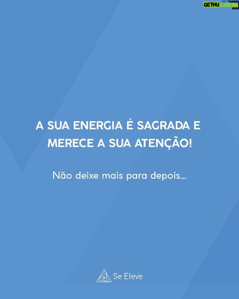 Fernanda Souza Instagram - Para se conhecer, você precisa saber do que você é feito. E, sim, você é feito de energia! ✨ A verdade é que tudo no Universo é composto por uma energia que vibra em diferentes frequências - e isso inclui todos nós. Essa energia pode se manifestar de forma condensada, como no seu corpo físico, que você pode tocar agora; ou de forma livre, em tudo que você não pode ver, não pode tocar, mas pode sentir. Tudo isso compõe o seu corpo energético! E, se tudo é energia, você precisa saber como cuidar melhor da sua! Quer entender mais sobre isso? Venha assistir à nossa série gratuita Autoconhecimento para Iniciantes. Uma série criada com o objetivo de descomplicar o processo de Autoconhecimento e te ajudar a trazê-lo para a sua vida cotidiana de forma simples, leve e prática! Clique no link da Bio e venha com a gente viver essa transformação! 🌀✨