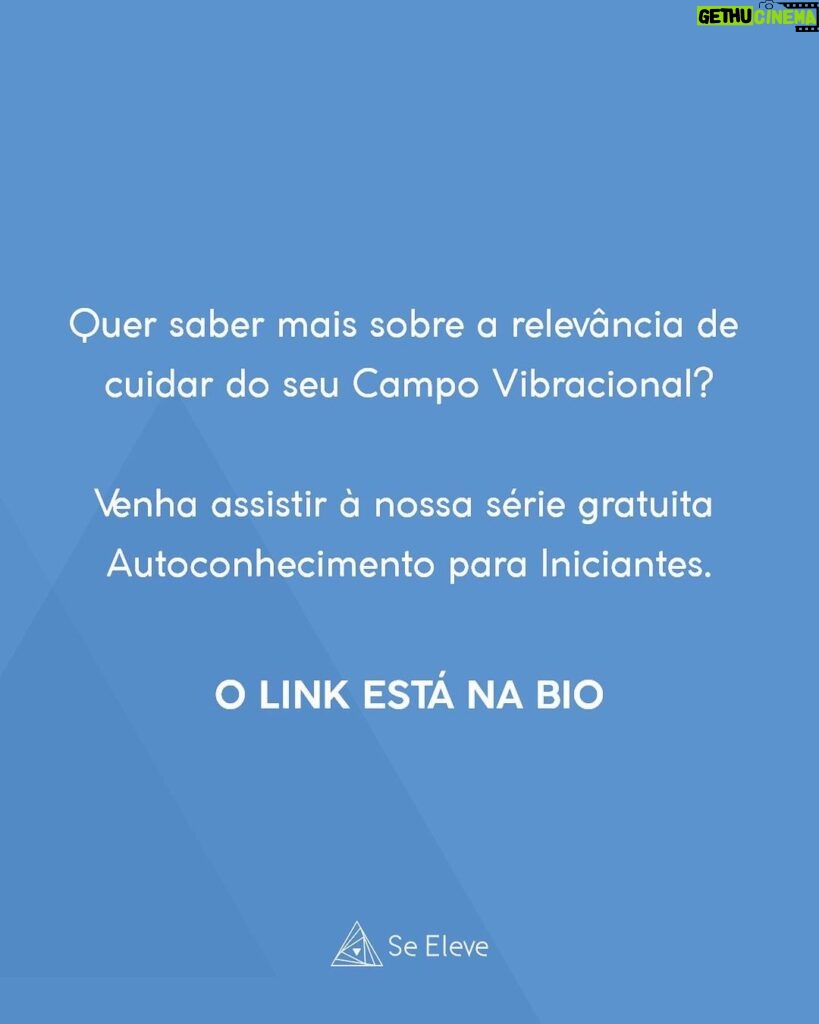 Fernanda Souza Instagram - Para se conhecer, você precisa saber do que você é feito. E, sim, você é feito de energia! ✨ A verdade é que tudo no Universo é composto por uma energia que vibra em diferentes frequências - e isso inclui todos nós. Essa energia pode se manifestar de forma condensada, como no seu corpo físico, que você pode tocar agora; ou de forma livre, em tudo que você não pode ver, não pode tocar, mas pode sentir. Tudo isso compõe o seu corpo energético! E, se tudo é energia, você precisa saber como cuidar melhor da sua! Quer entender mais sobre isso? Venha assistir à nossa série gratuita Autoconhecimento para Iniciantes. Uma série criada com o objetivo de descomplicar o processo de Autoconhecimento e te ajudar a trazê-lo para a sua vida cotidiana de forma simples, leve e prática! Clique no link da Bio e venha com a gente viver essa transformação! 🌀✨