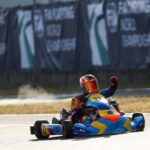 Fernando Alonso Instagram - CAMPEONES DEL MUNDO segundo año consecutivo @fa_alonsokart @dpkracing @iametheheartofkart ! Enhorabuena 💙💛❤️ @kutskov.kirill • WORLD CHAMPIONS again ! Big congratulations team 💙💛❤️. #FAkart #worldchampions #karting
