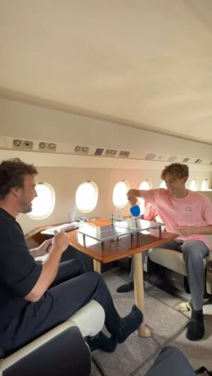 Fernando Alonso Instagram - The fight is always on!! Throwing it back to an intense ping pong competition @fernandoalo_oficial 🏓