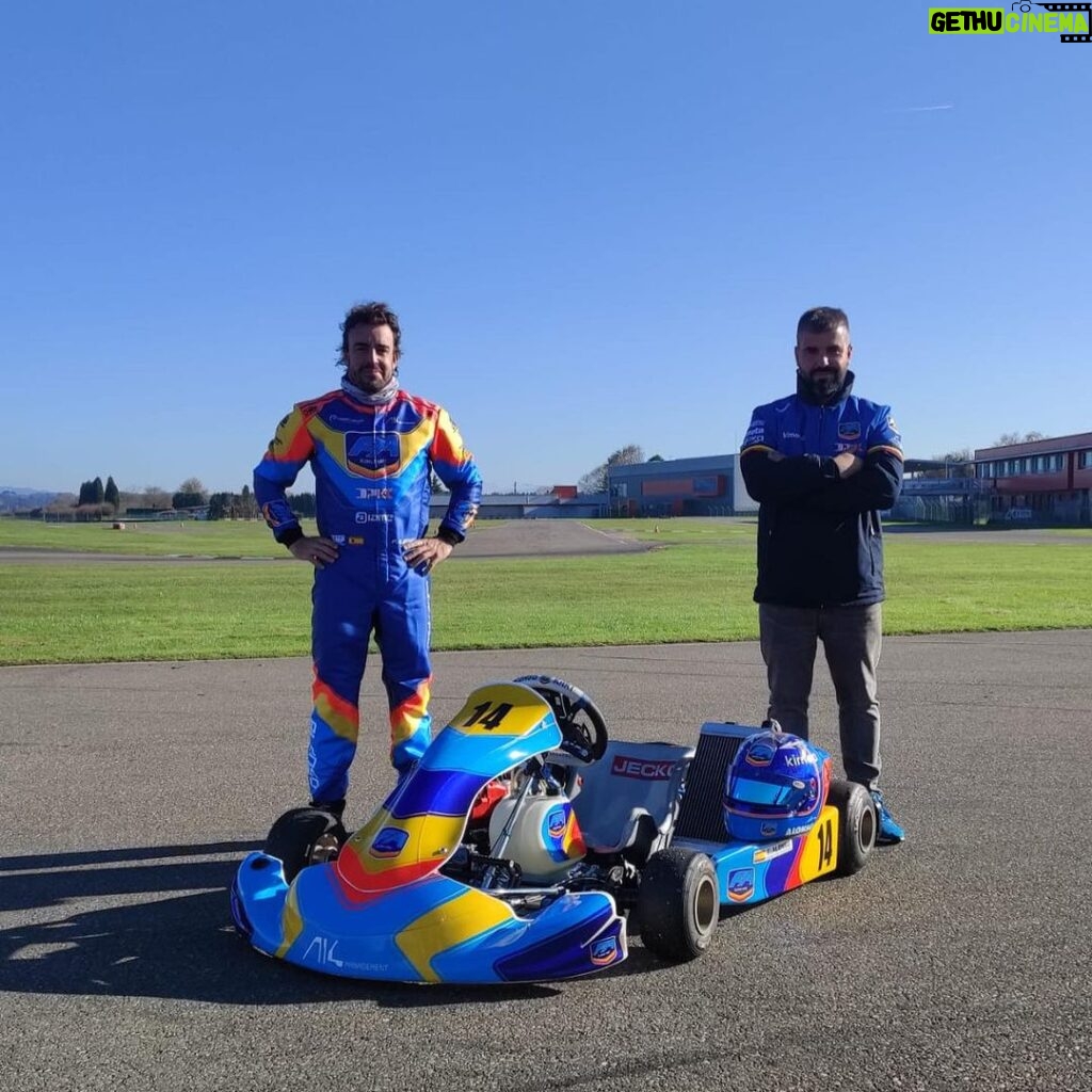 Fernando Alonso Instagram - Día de test en el @circuitomuseofa y récord del circuito. Desde el 2017..😅 que parecía imposible acercarse a los tiempos del campeonato de Europa celebrado aquí, por fin hoy se ha podido bajar. Gracias @dpkracing @fa_alonsokart 💙💛❤️. #karting #dpk #FAkart #iame