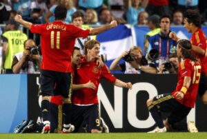 Fernando Torres Instagram - Hoy se cumplen años del éxito de un grupo que empezó una etapa legendaria, demostrando que la victoria se consigue con todos juntos y unidos. Vamos @sefutbol , a por el siguiente reto!

#SomosEspaña #EternoLuis