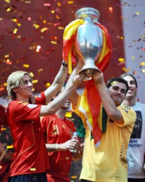 Fernando Torres Instagram - Muchos y grandes momentos los que compartimos juntos. Ahora Iker, te deseo lo mejor en esta nueva etapa que comienzas 

@IkerCasillas
