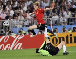 Fernando Torres Instagram - Hoy me acuerdo mucho de usted mister, de dónde veníamos y a dónde nos llevó: gracias por todo Luis #Euro2008