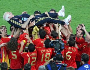 Fernando Torres Instagram - Hoy me acuerdo mucho de usted mister, de dónde veníamos y a dónde nos llevó: gracias por todo Luis #Euro2008
