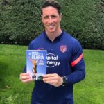 Fernando Torres Instagram – Después de entrenar, una buena lectura. No os perdáis el libro de @lydiavalentin !

#ElPesoDeLaGloria