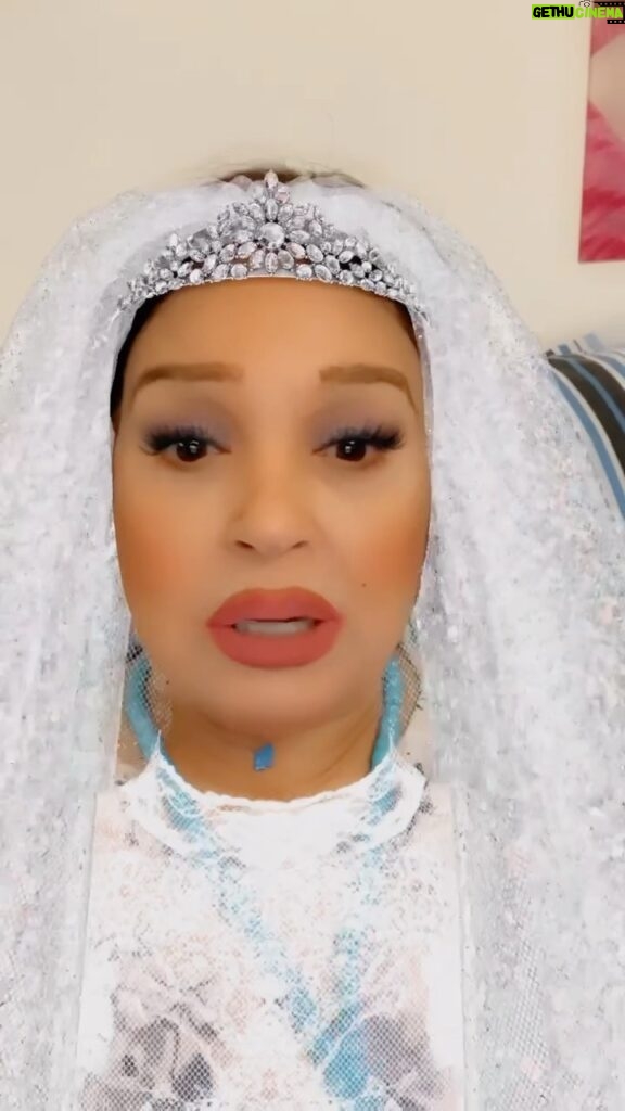 Fifi Abdo Instagram - ابحث مع الشرطة عن العروسة دي عشان هربانه هي و لغدها 😂😂😂😂😂