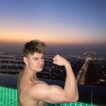 Filip Zabielski Instagram - DOMINACJA GENETYCZNA 💪🏻 #polishboy Aura Skypool Dubai